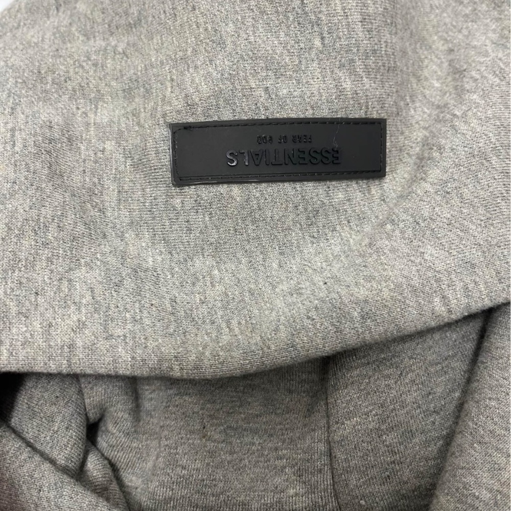 Brand new essentials hoodie comes with dust bag - Picture 3 of 4